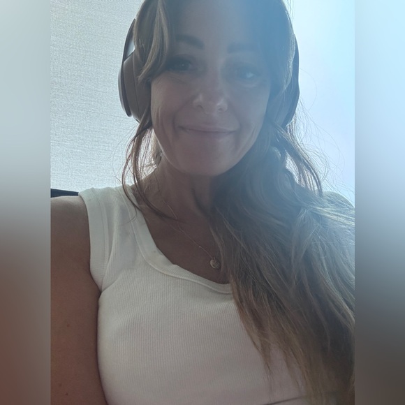 Meet your Posher, Nicole - Picture 2 of 2